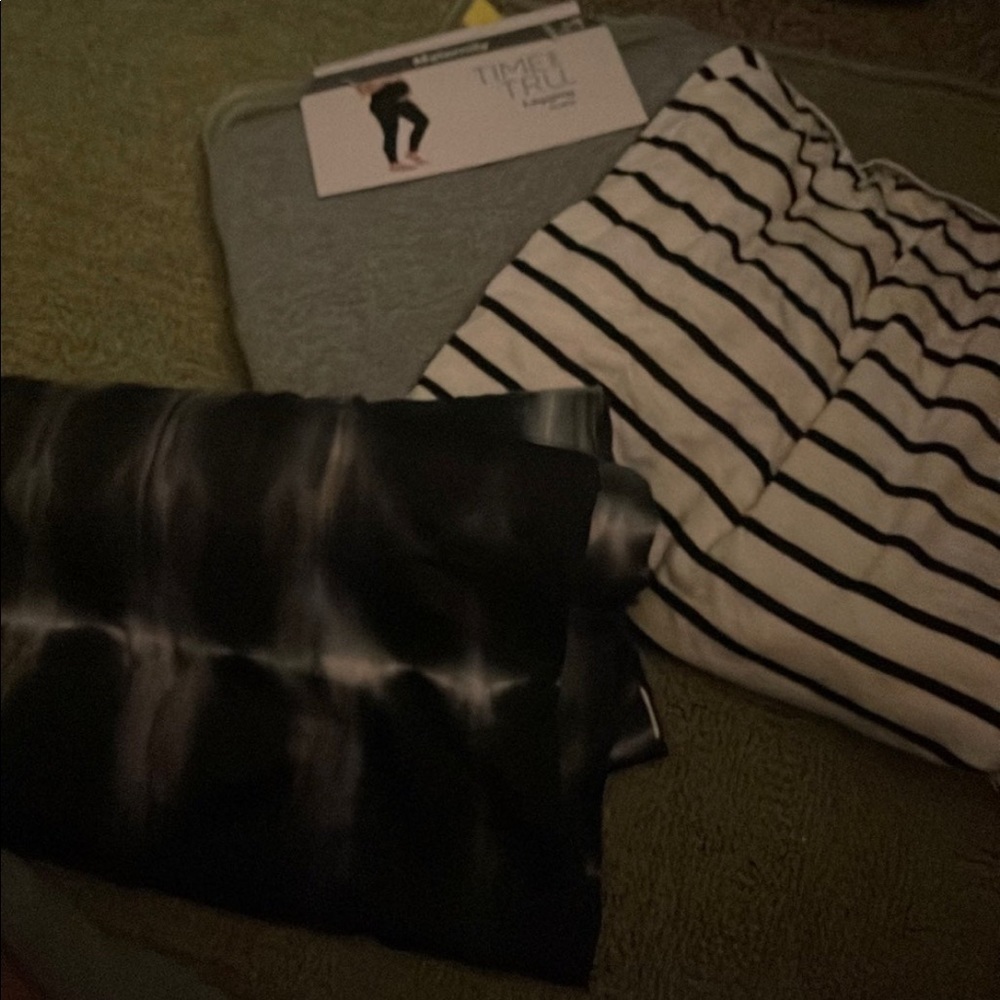 MATERNITY clothes